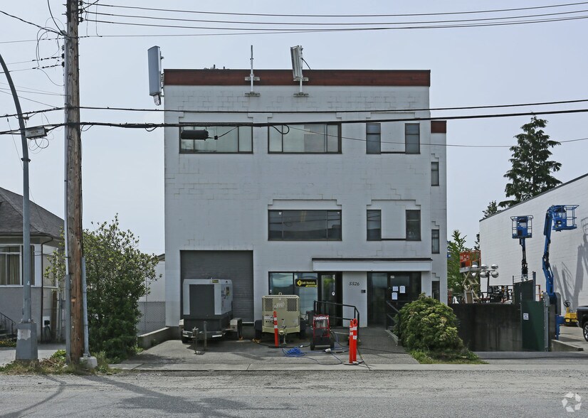 More Photos Of 5526 Dorset St, Burnaby Light Distribution For Sale