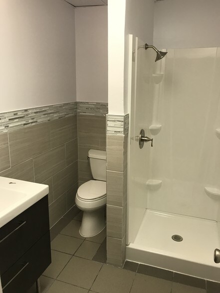 More Photos Of 4718-4720 Iberia Ave, Dallas Warehouse For Lease