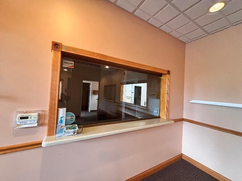 More Photos Of 558 Ashmun St, Sault Sainte Marie Medical For Sale