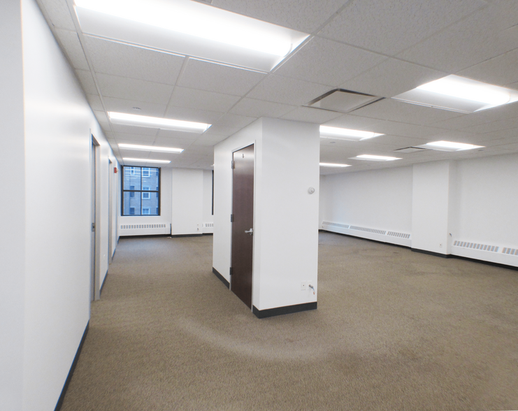More Photos Of 100 N LaSalle St, Chicago Office For Lease
