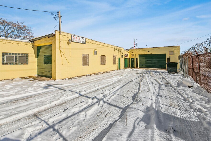 More Photos Of 5840 S Western Ave, Chicago Auto Repair For Sale