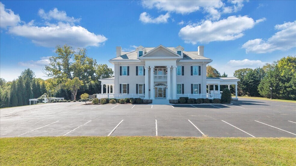 More Photos Of 812 E Main St, Bedford Lodge Meeting Hall For Sale