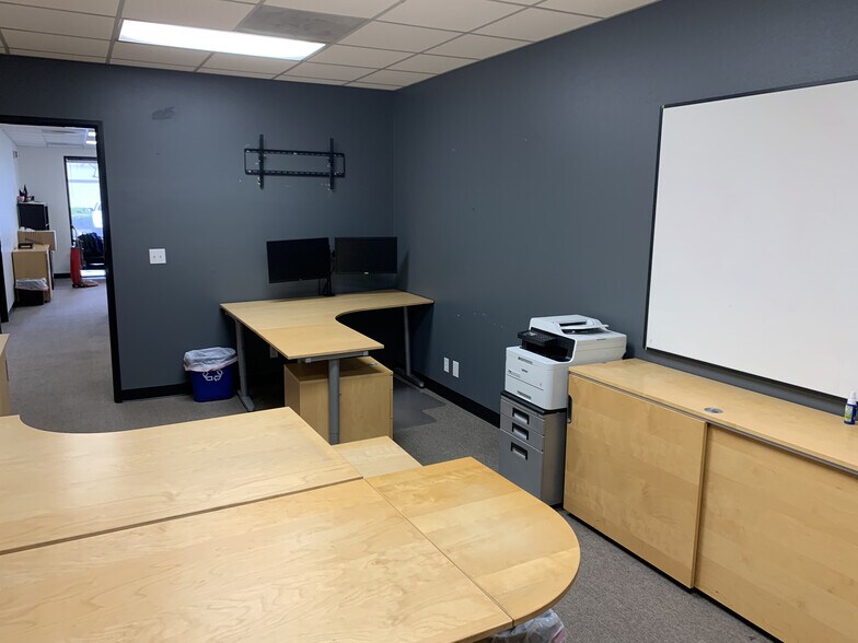 More Photos Of 2570 W 237th St, Torrance Manufacturing For Lease
