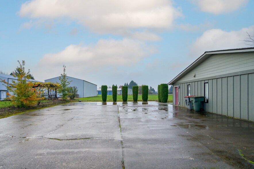 More Photos Of 1940 NE Colvin Ct, McMinnville Industrial For Lease