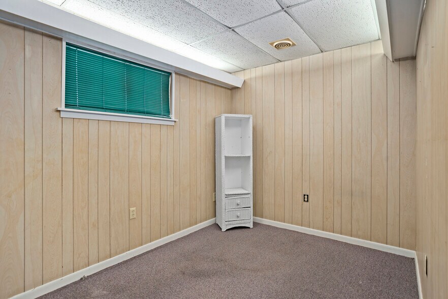 More Photos Of 130 N Main St, Petal Medical For Sale