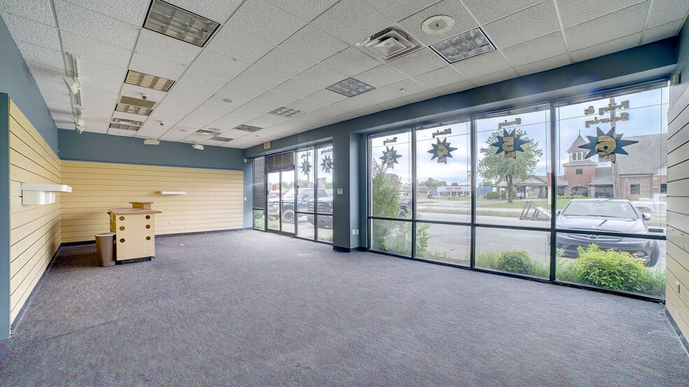 More Photos Of 2028 N Main St, Miami Unknown For Lease