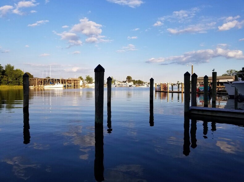 More Photos Of 14442 Solomons Island Rd, Solomons Restaurant For Lease