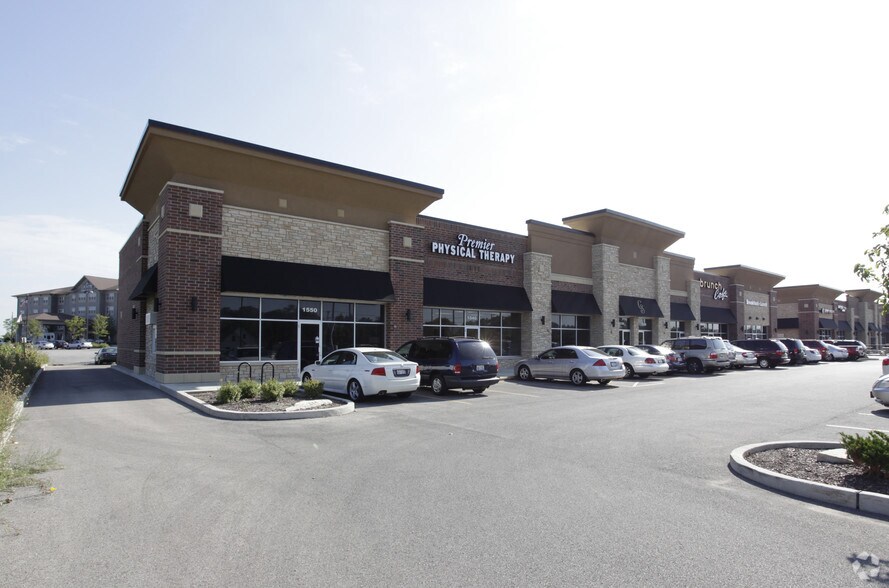 More Photos Of 1520 Lake St, Roselle Freestanding For Lease