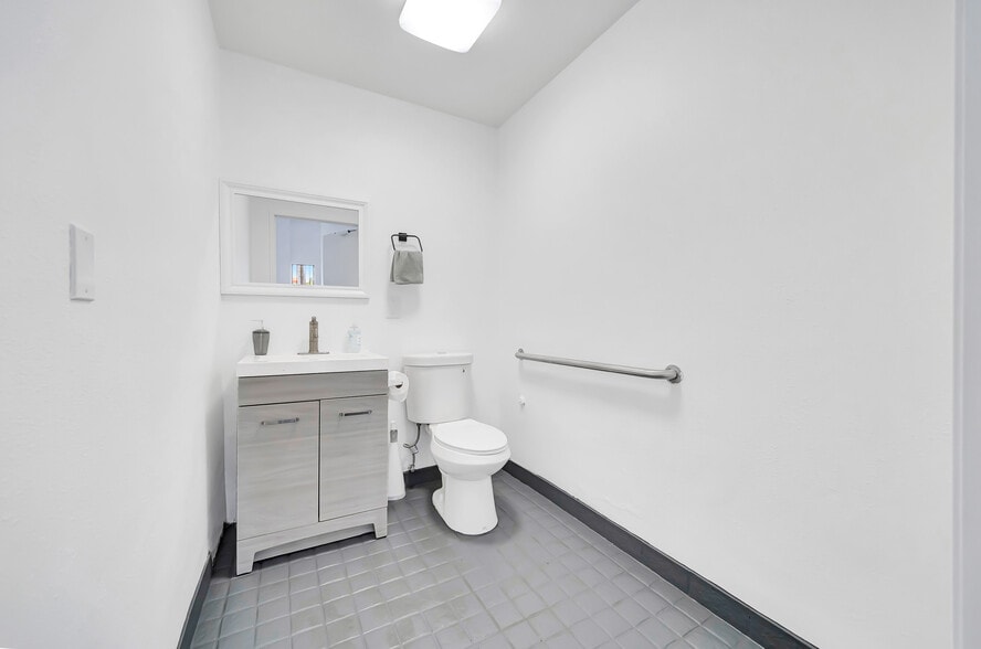 More Photos Of 1500 W Pacific Coast Hwy, Long Beach Carwash For Sale