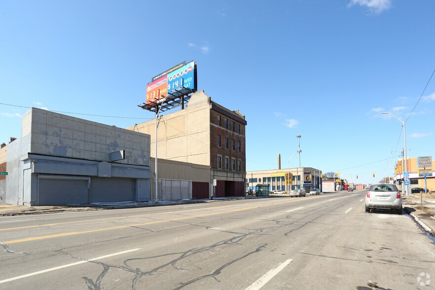 More Photos Of 9111-9117 Grand River Ave, Detroit Showroom For Sale