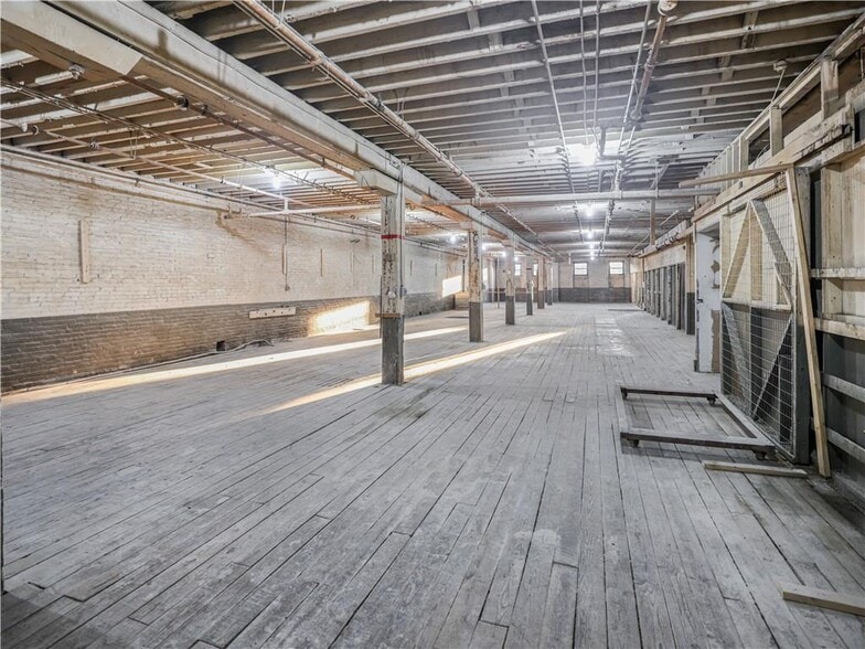 More Photos Of 918 Rickenbach St, Pittsburgh Warehouse For Sale