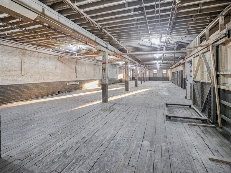 More Photos Of Ahlers Way, Pittsburgh Warehouse For Lease