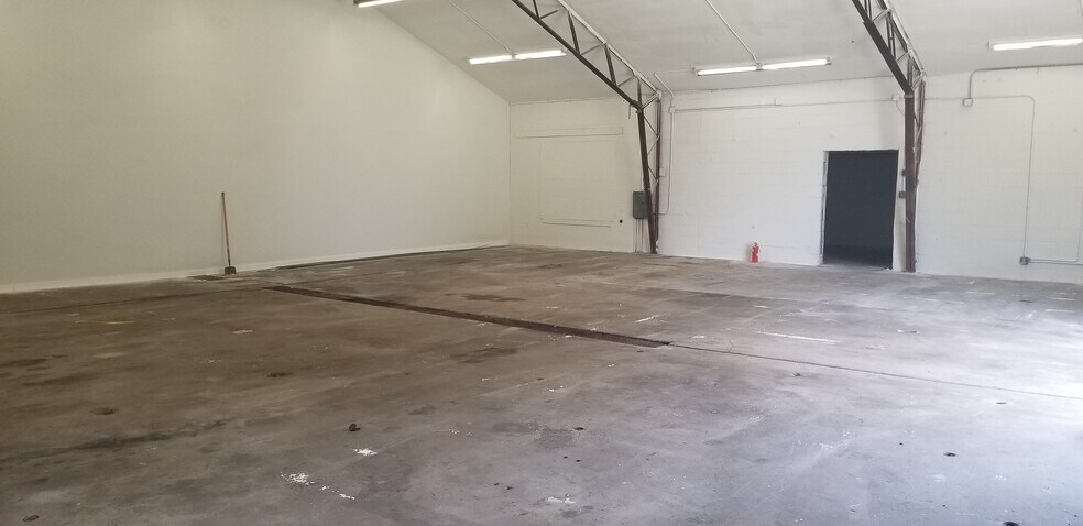 More Photos Of 1257 E Broadway St, Bradley Industrial For Lease