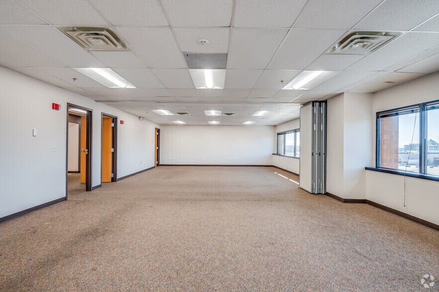 More Photos Of 2675 N Mayfair Rd, Wauwatosa Office For Lease