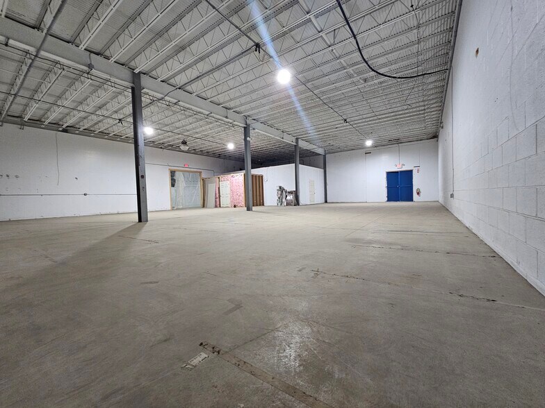 More Photos Of 43 Transport Ln, Pine Island Warehouse For Lease