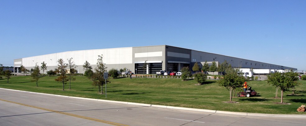 More Photos Of 3700 Pinnacle Point Dr, Dallas Distribution For Lease