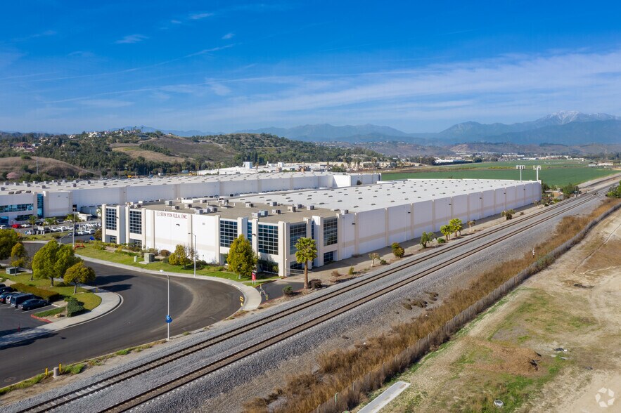 More Photos Of 280 Machlin Ct, City of Industry Warehouse For Lease