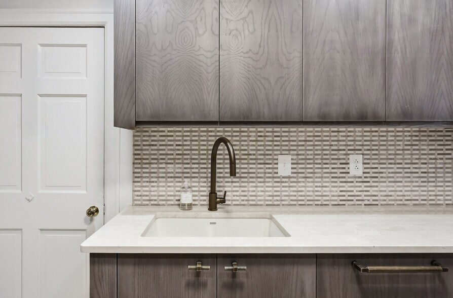 More Photos Of 131 Kentucky Ave, Lexington Freestanding For Sale