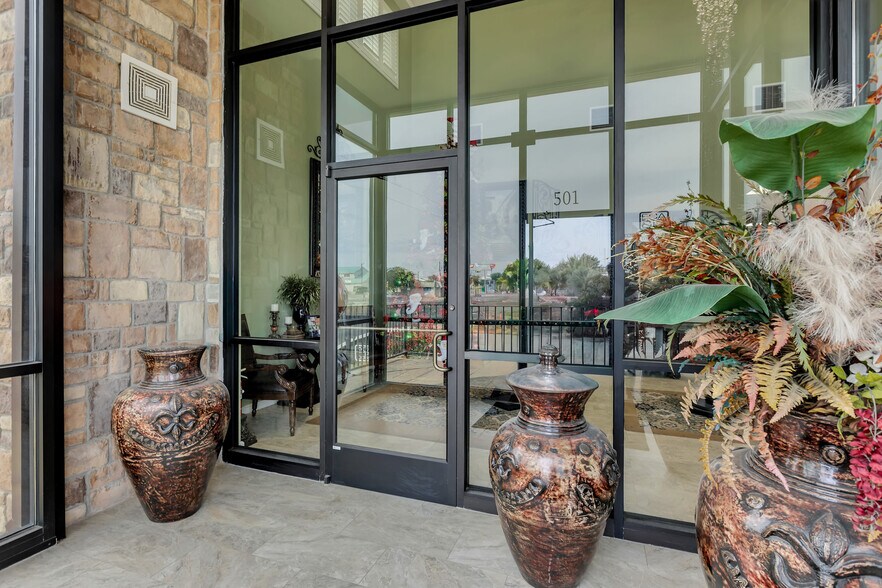 More Photos Of 501 E 7th St, Odessa Office For Sale