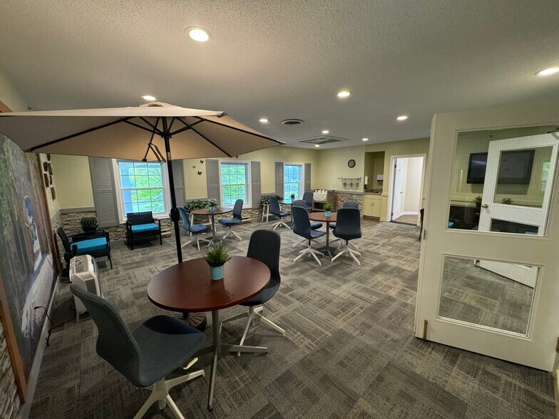 More Photos Of 725 Gibralter St, Norfolk Flex For Sale