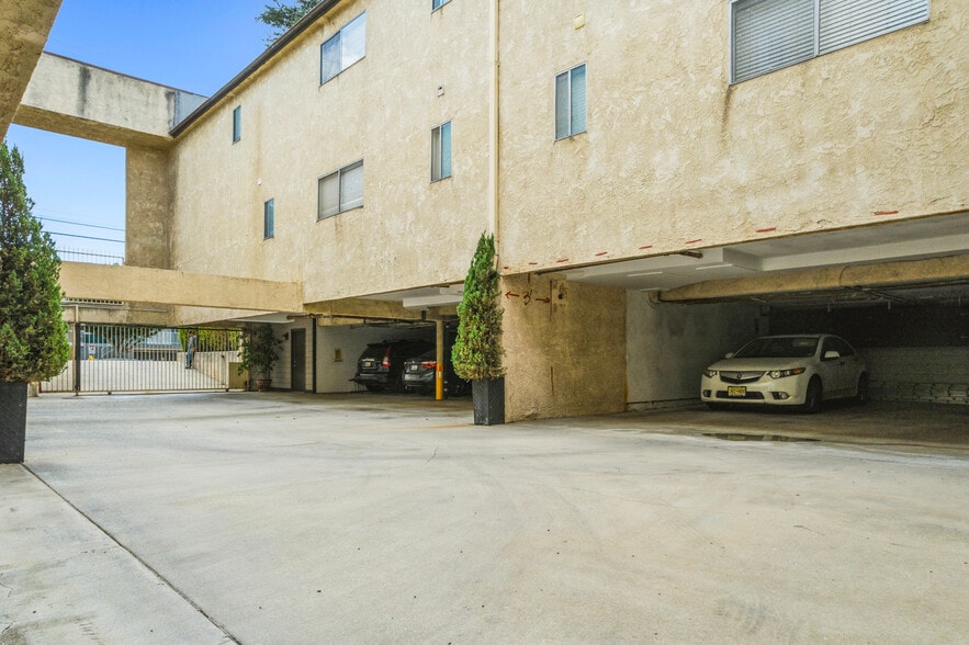 More Photos Of 13021-13025 Moorpark St, Studio City Apartments For Sale