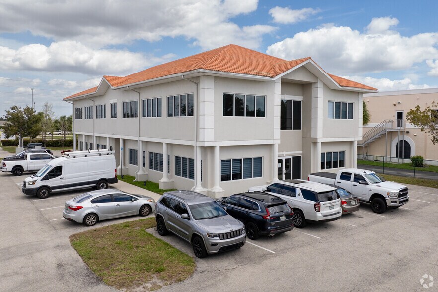 More Photos Of 3620 Colonial Blvd, Fort Myers Office For Lease
