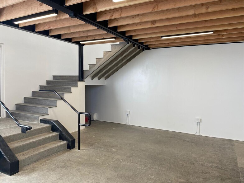 More Photos Of 350-360 Gate Five Rd, Sausalito Research And Development For Lease