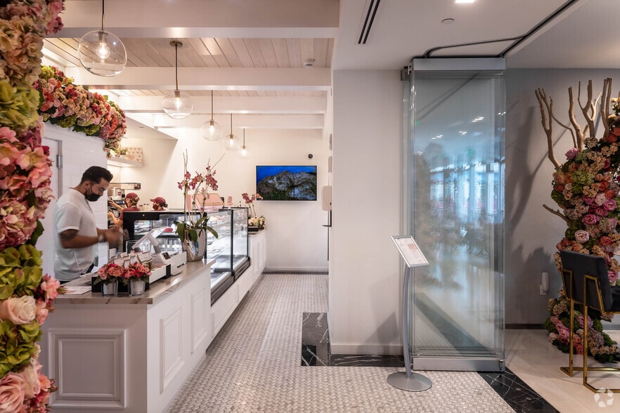 More Photos Of 16690 Collins Ave, Sunny Isles Beach Office For Lease