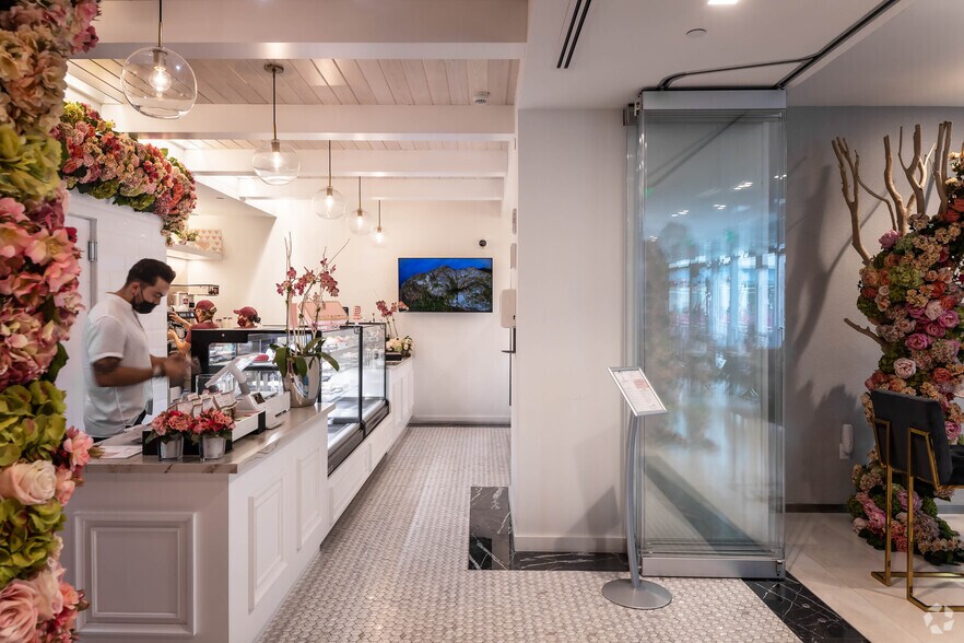 More Photos Of 16690 Collins Ave, Sunny Isles Beach Office For Lease