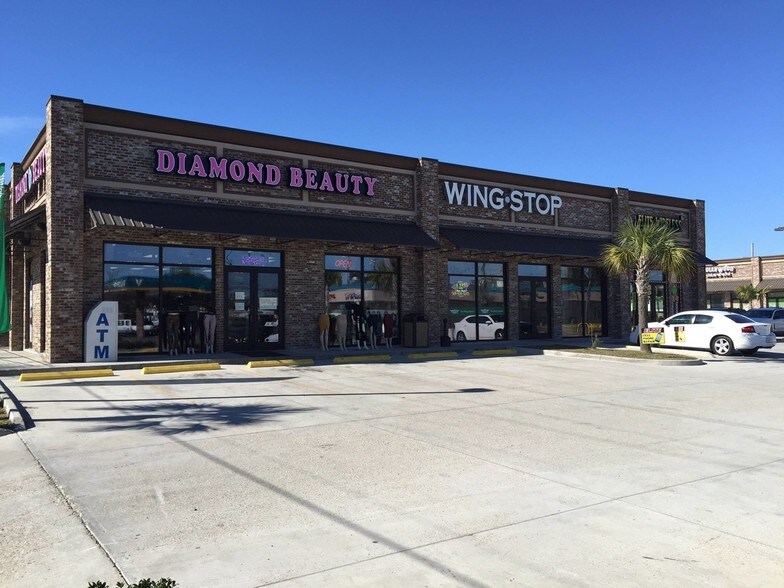 More Photos Of 2101 S Claiborne Ave, New Orleans Storefront For Lease