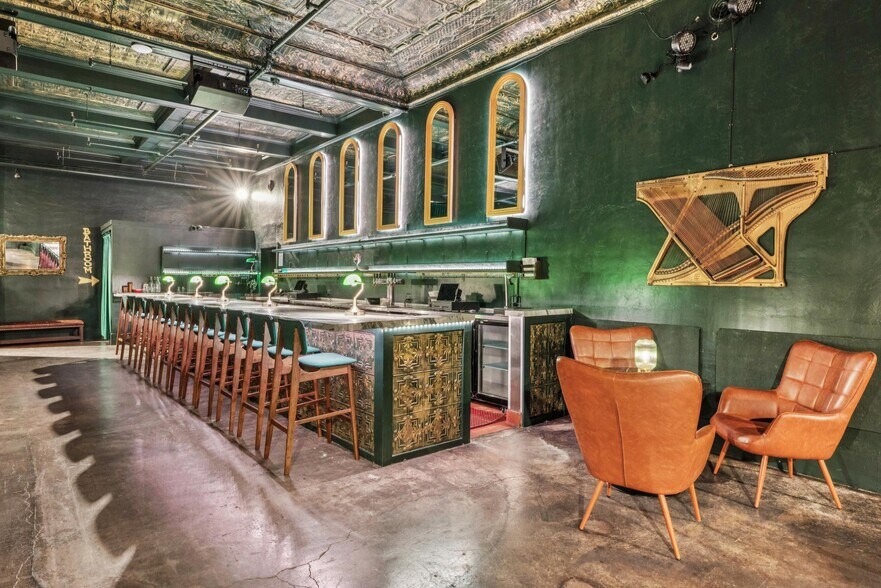 More Photos Of 645 W Grand Ave, Oakland Bar For Sale