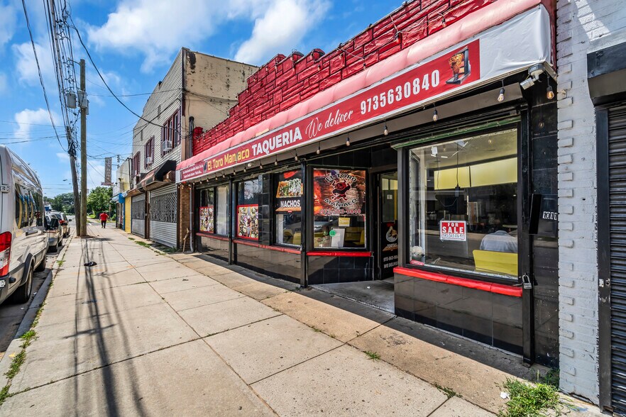 More Photos Of 1011 E 2nd St, Plainfield Storefront For Sale