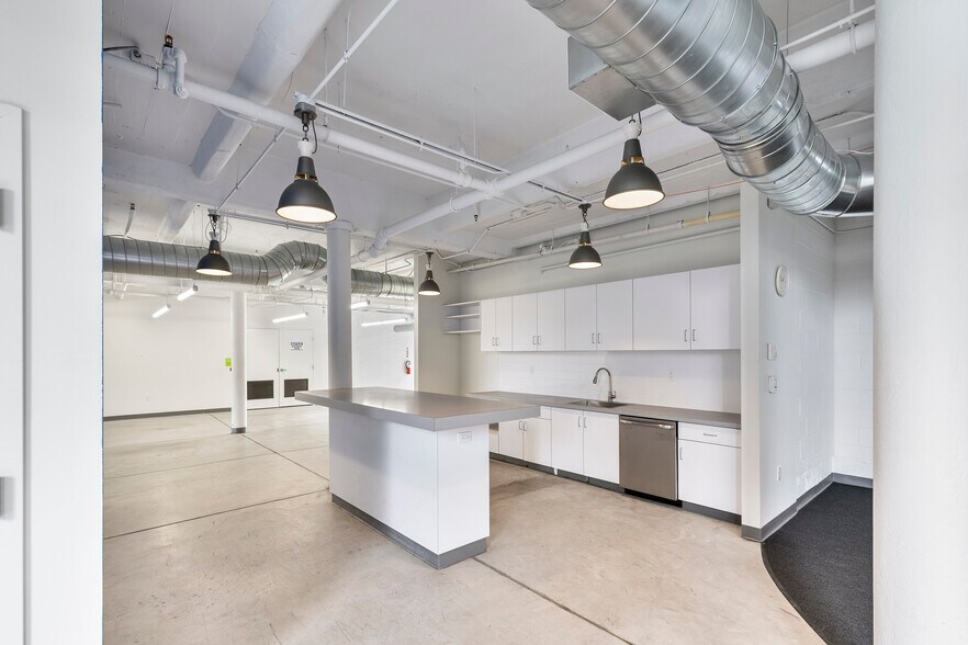 More Photos Of 56 Roland St, Charlestown Flex For Lease