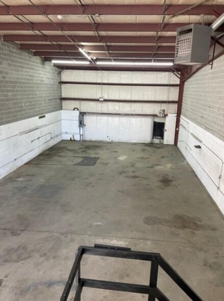 More Photos Of 19203-19215 85th Ct, Mokena Warehouse For Lease