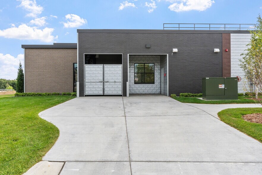 More Photos Of 18389 Orchard Trl, Lakeville Medical For Lease