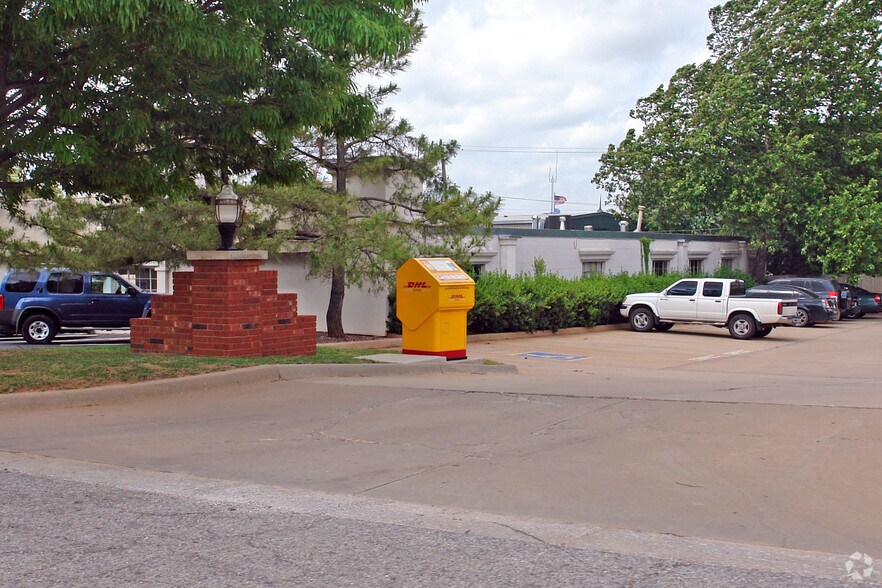 More Photos Of 6431-6437 N Olie Ave, Oklahoma City Office For Lease
