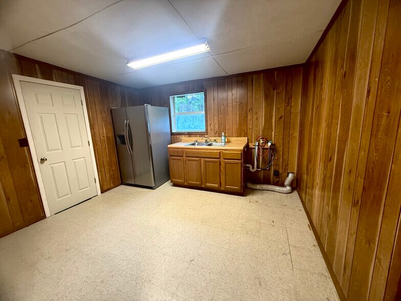 More Photos Of 1074 S Main St, Crossville Office For Sale