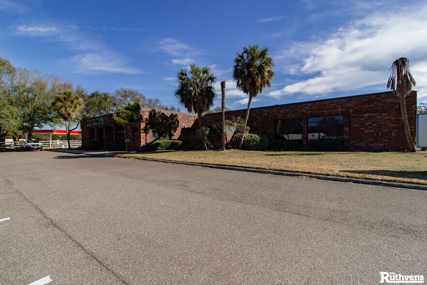 More Photos Of 5345-5351 Great Oak Dr, Lakeland Light Distribution For Lease