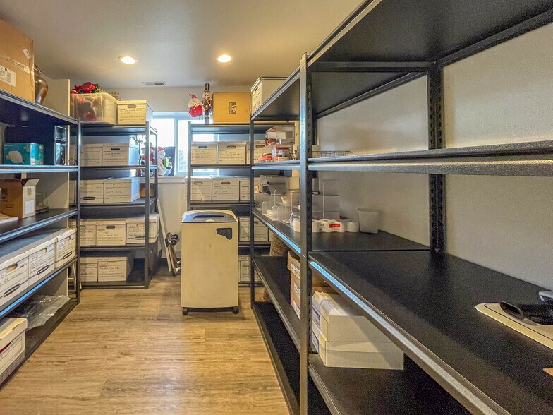 More Photos Of 1625 W Duke Rd, Sutherlin Warehouse For Sale