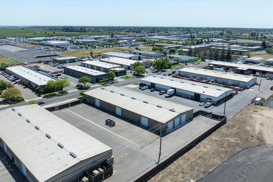 More Photos Of 4825 Stratos Way, Modesto Warehouse For Lease