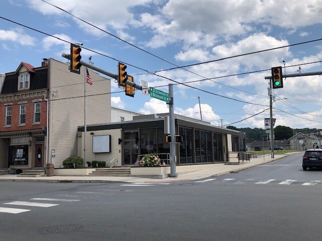 More Photos Of 46 W Main St, Fleetwood Bank For Lease