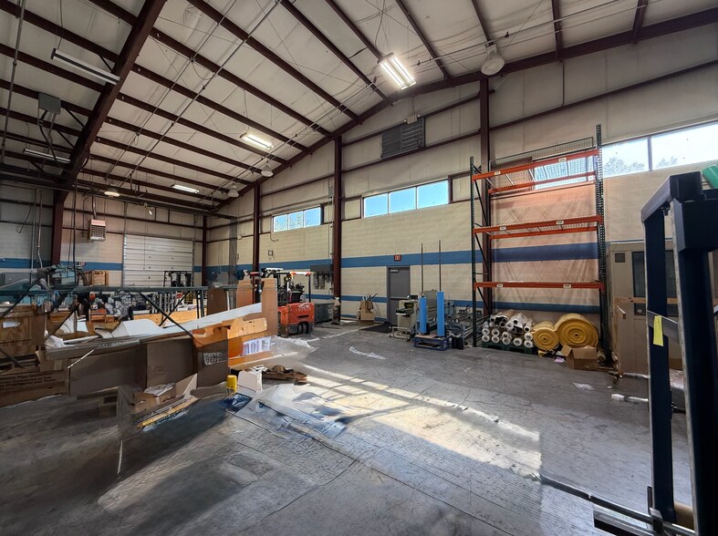 More Photos Of 4270-4282 Hudson Dr, Stow Light Manufacturing For Lease