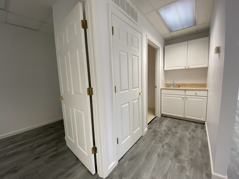 More Photos Of 4171-4193 Crescent Dr, Saint Louis Medical For Sale