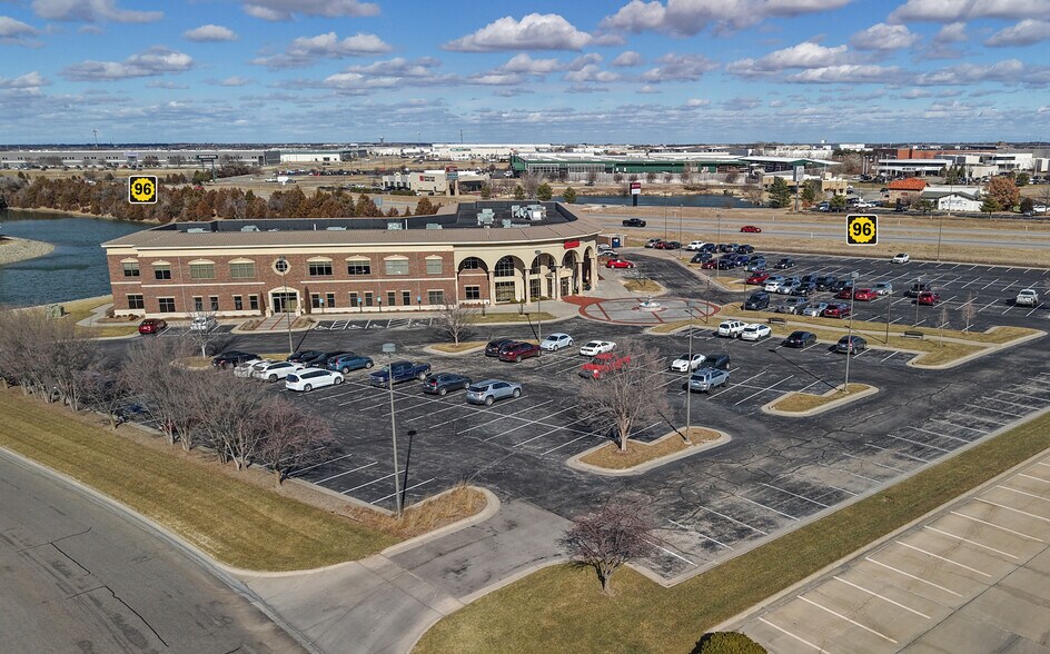 More Photos Of 3020 N Cypress Dr, Wichita Office For Sale