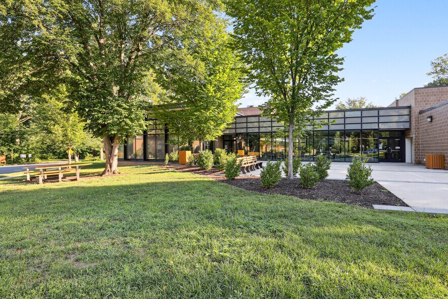 More Photos Of 1350 Beverly Rd, McLean Apartments For Lease