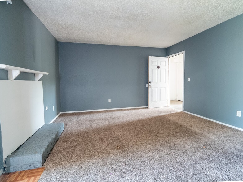 More Photos Of 5924 NW 10th St, Oklahoma City Apartments For Sale