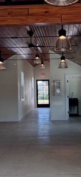 More Photos Of 514 1st Ave SW, Largo Office For Lease