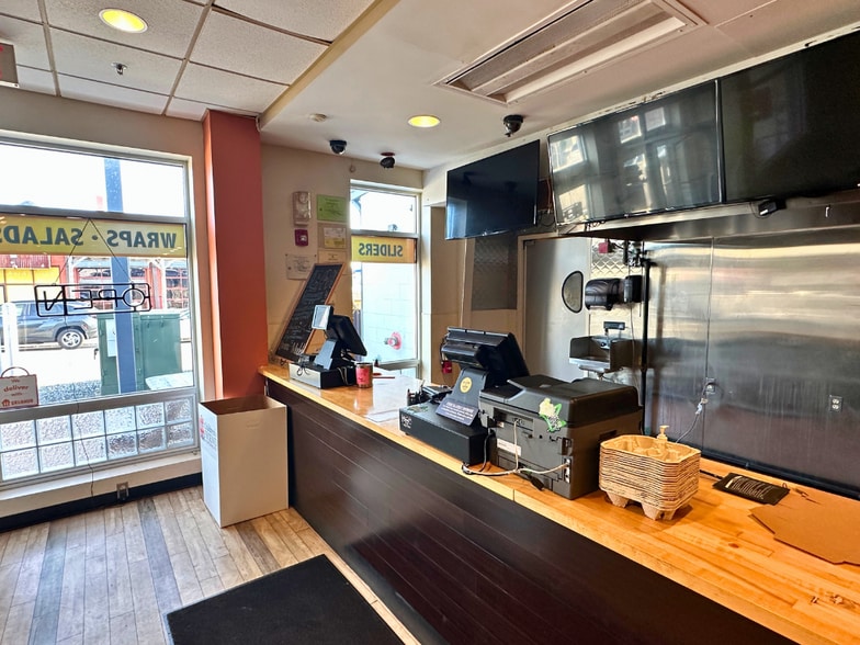 More Photos Of 371 Richmond St, Providence Restaurant For Lease