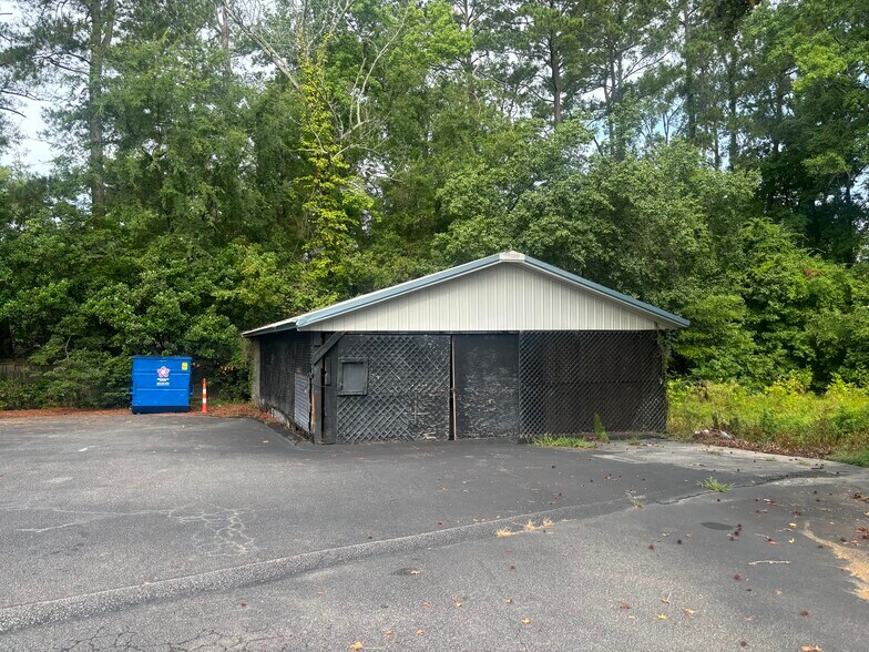 More Photos Of 120 Kaminer Way Pky, Columbia Light Distribution For Sale