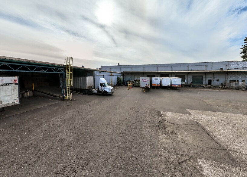 More Photos Of 135-145 N Cleveland St, Eugene Warehouse For Sale